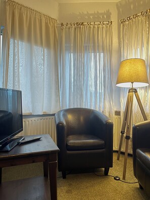 Desk, laptop workspace, cribs/infant beds, free WiFi - Parkhotel Essen (Essen)