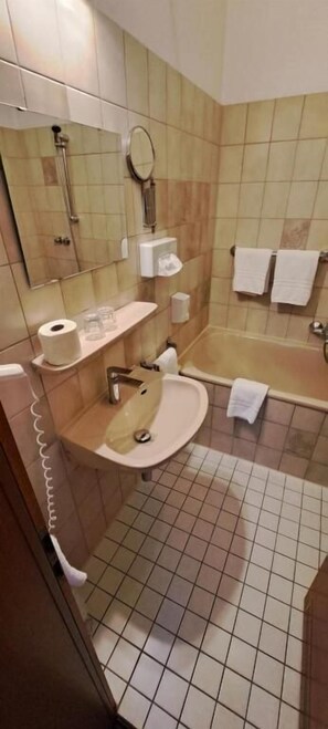 Free toiletries, soap, toilet paper