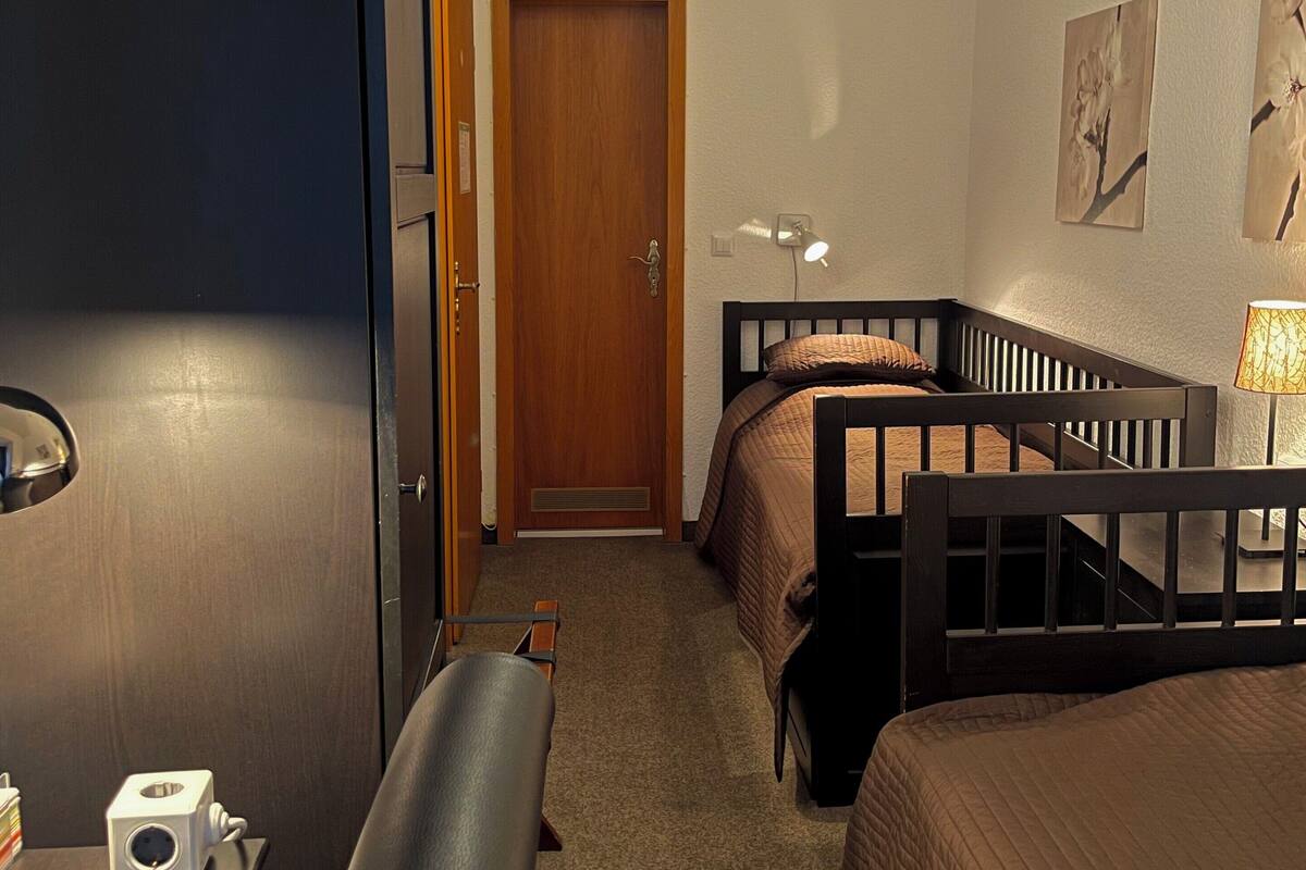 Chambre double ou avec lits jumeaux | Bureau, espace de travail pour ordinateurs portables