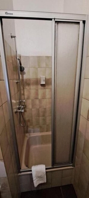 Free toiletries, soap, toilet paper