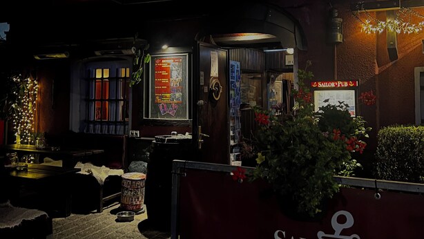 A pub with a sign reading "Sailor's Pub" and a large anchor logo. - Parkhotel Essen (Essen)