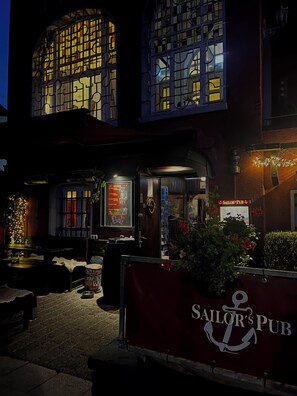 A pub with a sign reading "Sailor's Pub" and a large anchor logo. - Parkhotel Essen (Essen)