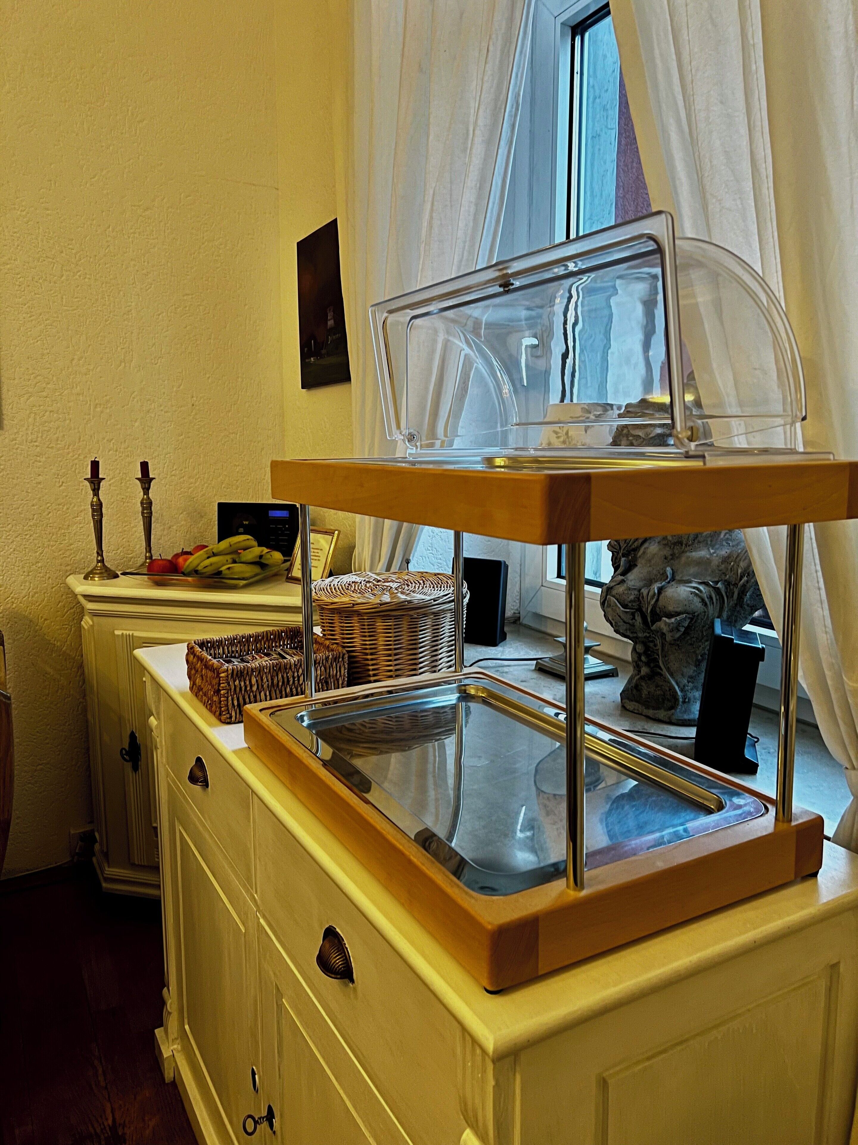 Daily buffet breakfast (EUR 9 per person)