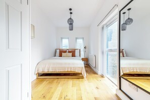 2 bedrooms, iron/ironing board, internet, bed sheets