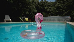 A swimming pool with a pink flamingo float. - Winery Cottage on a Vineyard Estate, Pellerin (Montbrison sur Lez)
