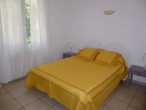 2 chambres, fer et planche à repasser, Wi-Fi, literie fournie