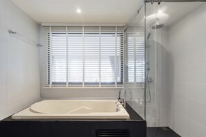 Apartment, Balcony | Bathroom