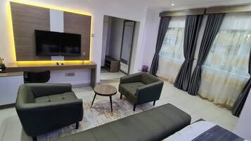 Apartamento familiar, balcón, vistas a la ciudad | Zona de estar