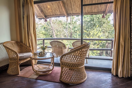 Deluxe Double or Twin Room, Balcony, Garden View. Temple Tiger Resort Chitwan