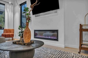 Interior - Stylish 3BR Home in the Heart of Tremont+Mini Gym (Cleveland)