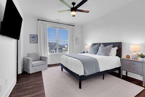 6 عدّة غرف نوم ومكواة/لوح كي وسرير سفر وواي فاي