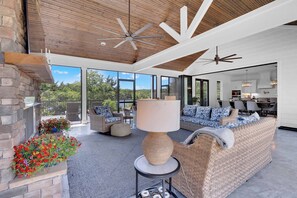 تلفزيون، مكتب