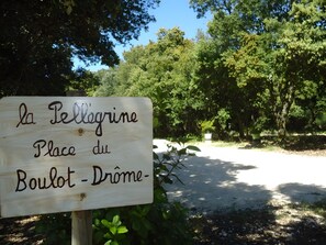 Property grounds - Gîte on a Wine Estate Surrounded by Nature, Chouettes (Montbrison sur Lez)