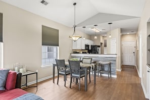 Dining - River Oaks 46I -Near Golf Areas! (Myrtle Beach)