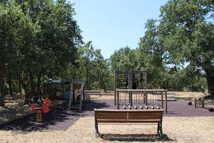 Área de juegos infantiles al aire libre