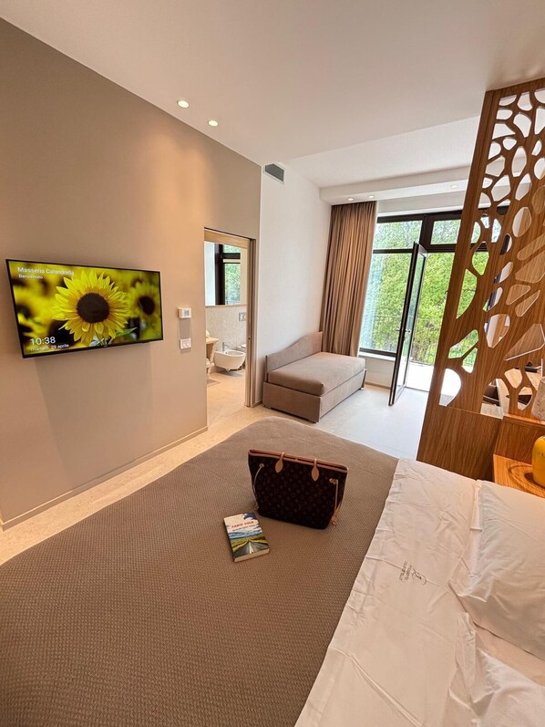 Desk, laptop workspace, free WiFi, bed sheets - Agriturismo Masseria Calandrella (Noci)