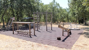 Tempat bermain anak - outdoor