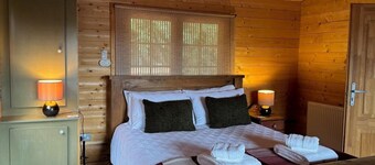 Rustic Log Cabin Hideaway – Romantic Couples’ Retreat in South Downs