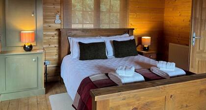 Rustic Log Cabin Hideaway – Romantic Couples’ Retreat in South Downs