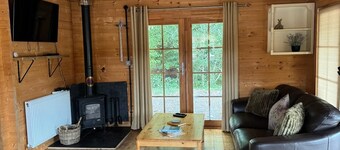 Rustic Log Cabin Hideaway – Romantic Couples’ Retreat in South Downs