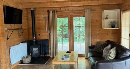 Rustic Log Cabin Hideaway – Romantic Couples’ Retreat in South Downs