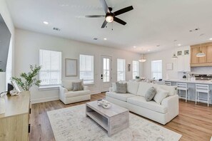 TV - Salt & Stone Villa 3425 (Galveston)