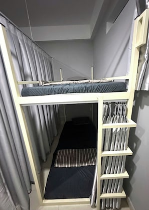 9 chambres, fer et planche à repasser, Wi-Fi, draps fournis