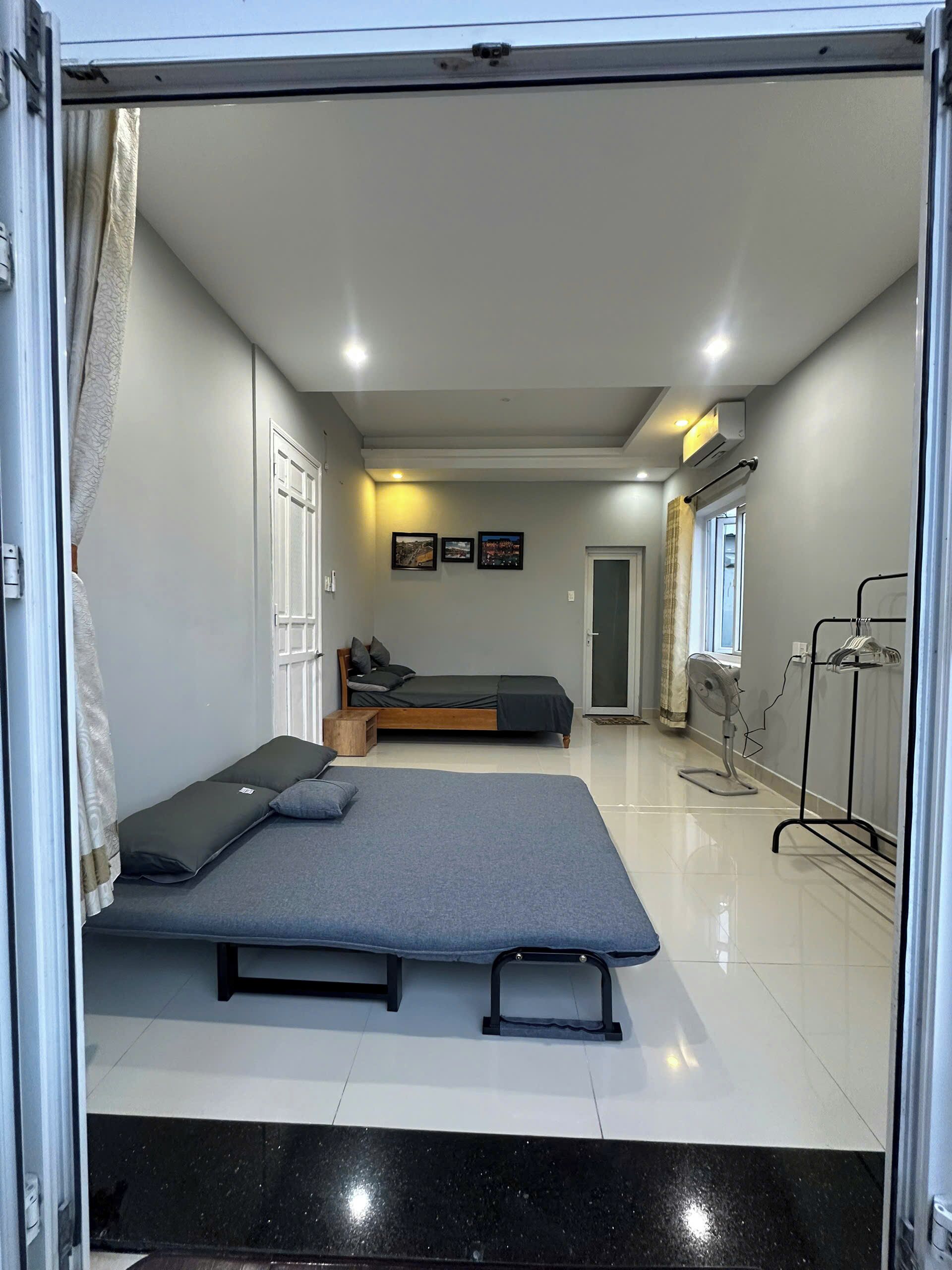 9 bedrooms, iron/ironing board, WiFi, bed sheets