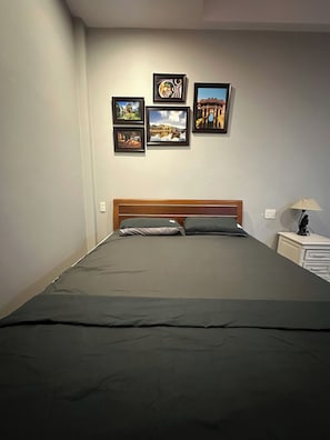 9 bedrooms, iron/ironing board, WiFi, bed sheets