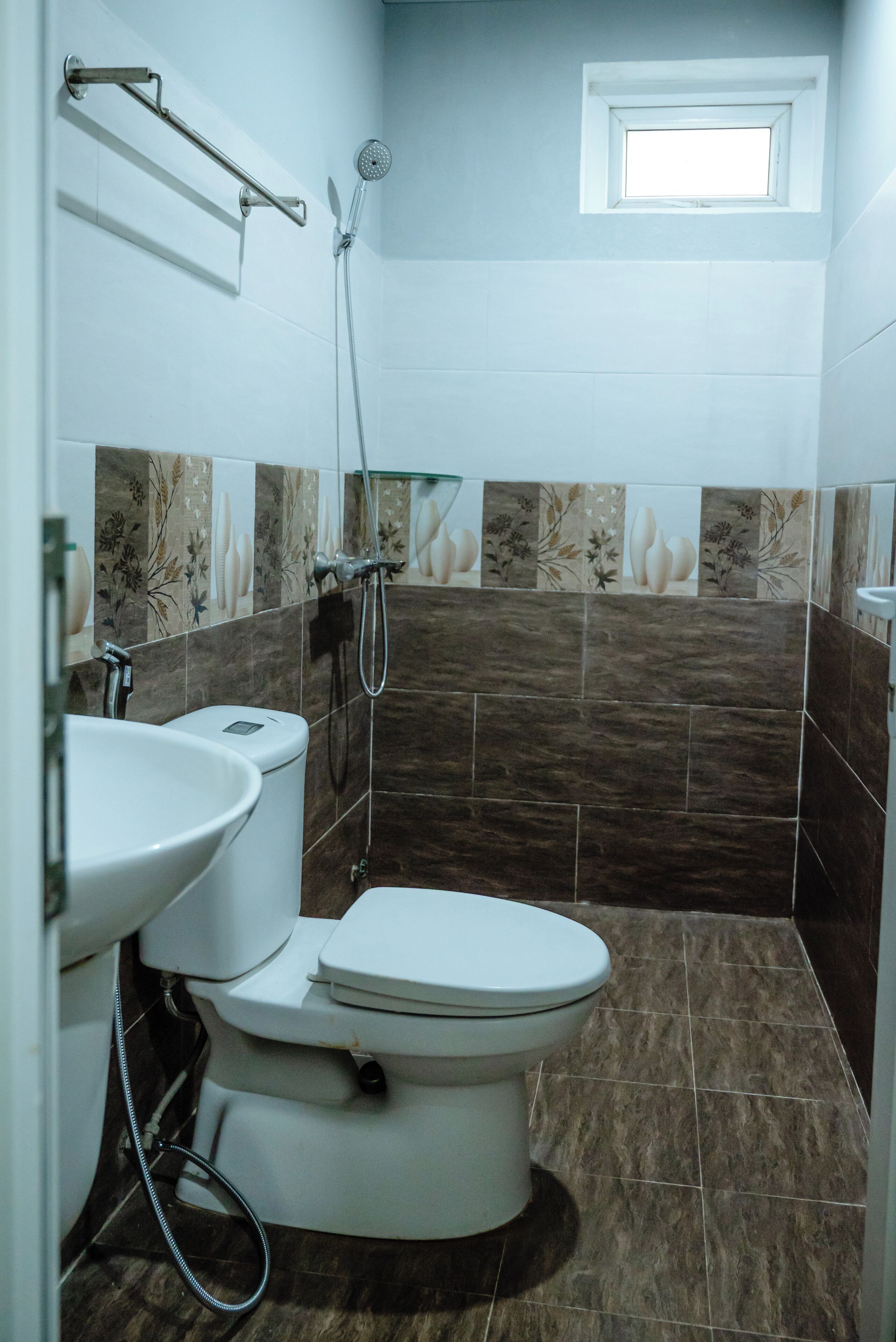 Dusch, hårtork, bidé och handdukar