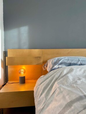 2 habitaciones, tabla de planchar con plancha, wifi y ropa de cama