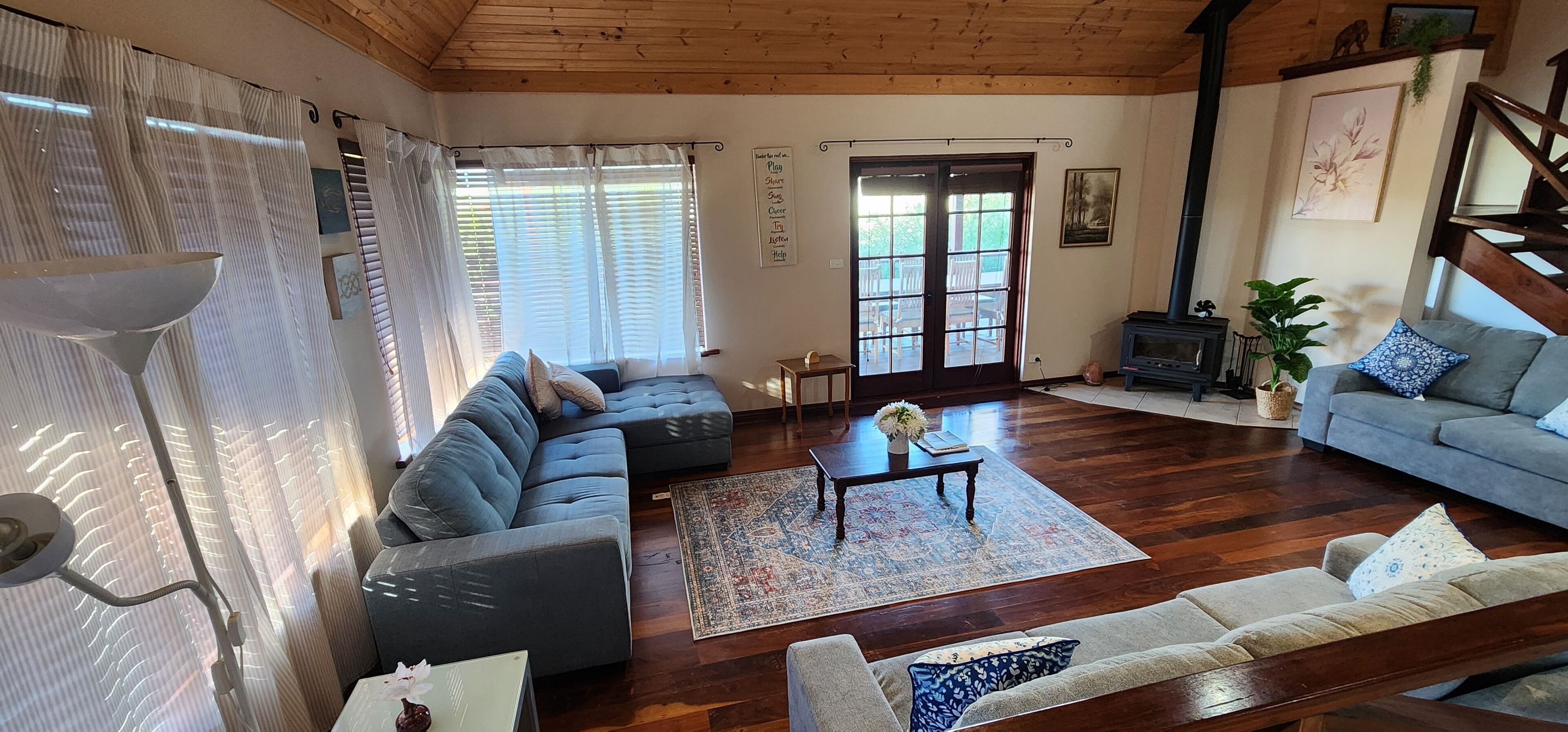 Smart-TV, peis og bøker