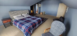 3 bedrooms, iron/ironing board, free WiFi, bed sheets