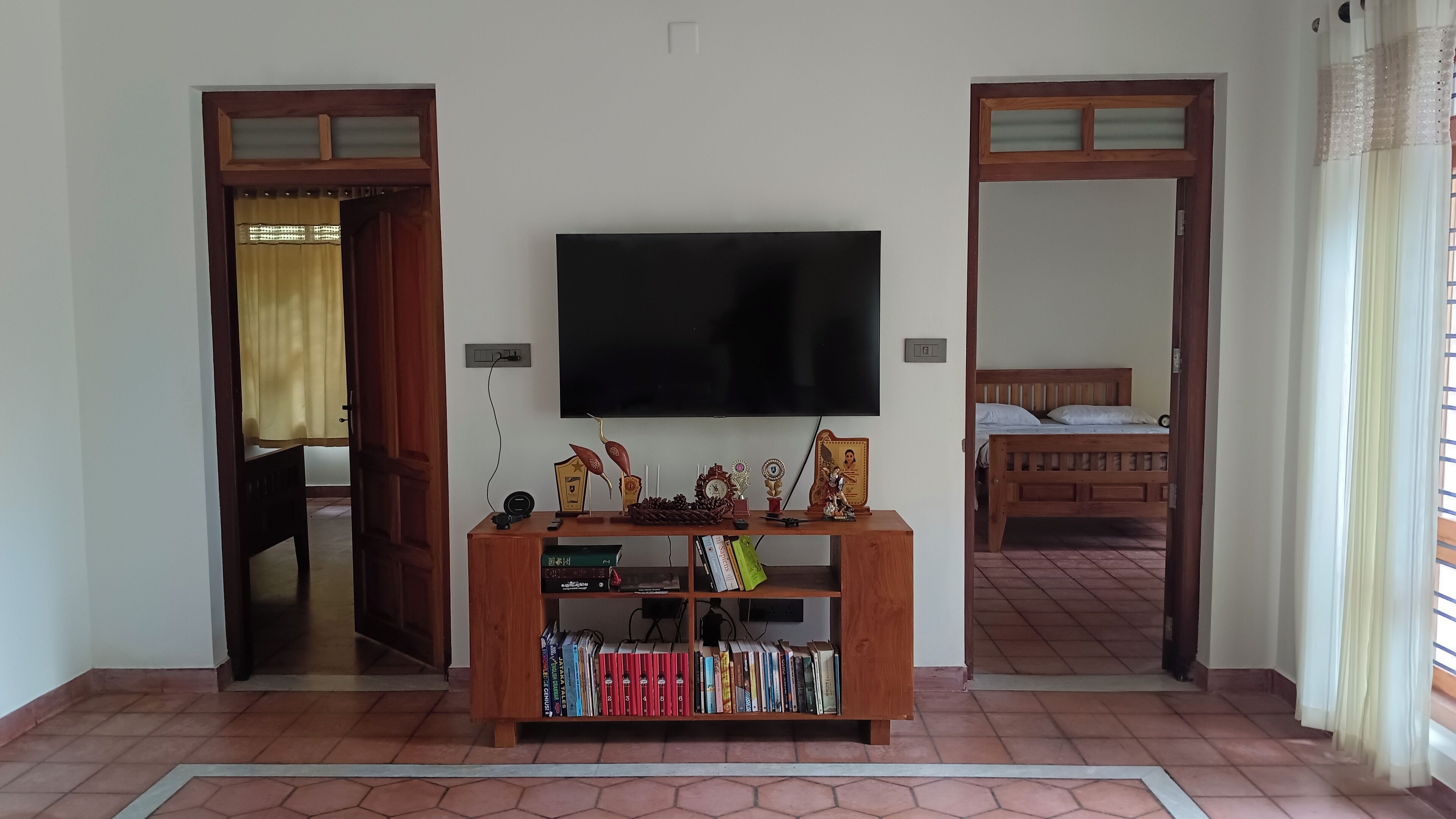 3 bedrooms, desk, iron/ironing board, free WiFi