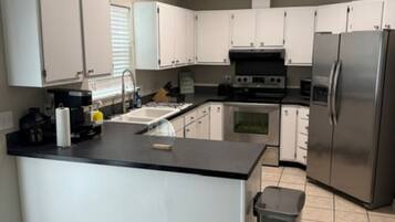 Microones, forn, placa de cuina i rentaplats