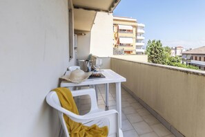 家庭公寓, 多间卧室 (Casa Gialla) | 室外用餐