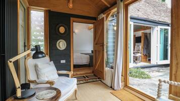 1 bedroom, individually decorated, individually furnished, free WiFi