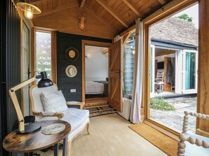 1 室のベッドルーム、客室ごとに異なる装飾、客室ごとに異なるインテリア、WiFi (無料)