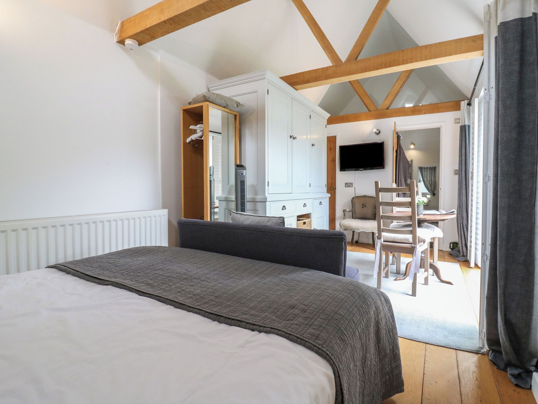 1 bedroom, individually decorated, individually furnished, free WiFi