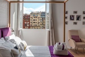 1 chambre, coffre-fort, bureau, fer et planche à repasser