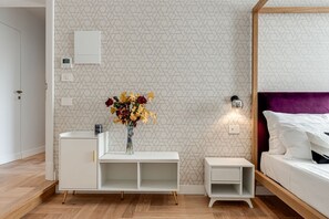 1 Schlafzimmer, Zimmersafe, Schreibtisch, Bügeleisen/Bügelbrett