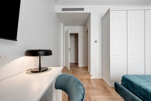 1 bedroom, in-room safe, desk, iron/ironing board