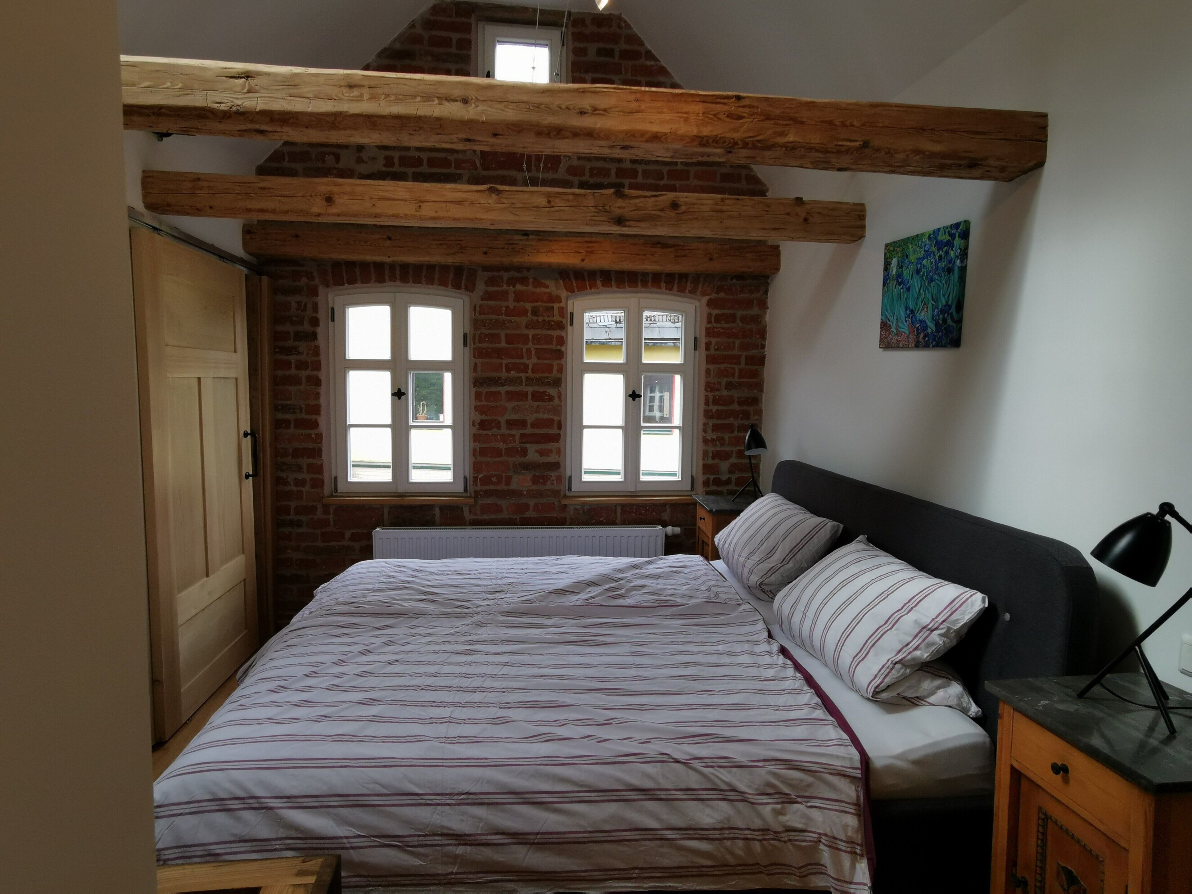 1 slaapkamer, een bureau, een strijkplank/strijkijzer, wifi