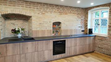 Kühlschrank, Ofen, Herdplatte, Geschirrspüler