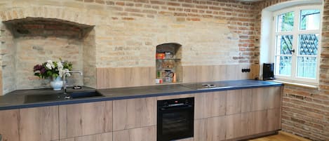 JÀÀkaappi, uuni, liesi, astianpesukone