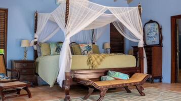 5 quartos, cofres nos quartos, ferros/tábuas de passar roupa, Wi-Fi