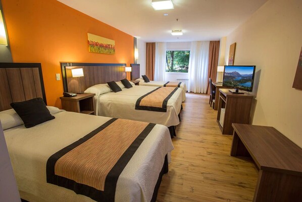 4 Schlafzimmer, Bügeleisen/Bügelbrett, kostenloses WLAN, Bettwäsche