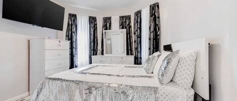 3 slaapkamers, een strijkplank/strijkijzer, wifi, beddengoed