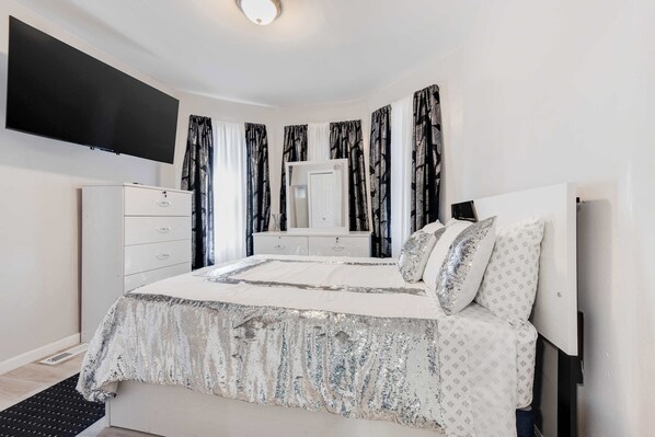 3 bedrooms, iron/ironing board, WiFi, bed sheets