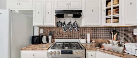 Frigorífic, microones, forn i placa de cuina